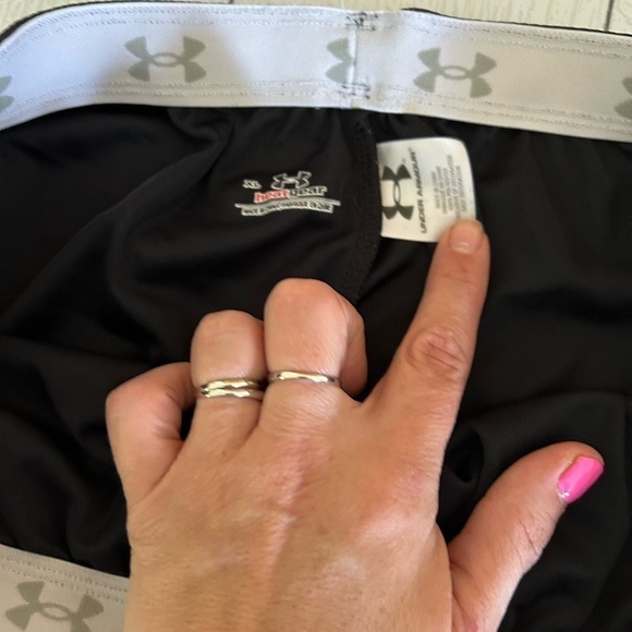 Under armor, heat gear, ladies, extra large lot of two shorts, athletic pull on - Picture 6 of 9